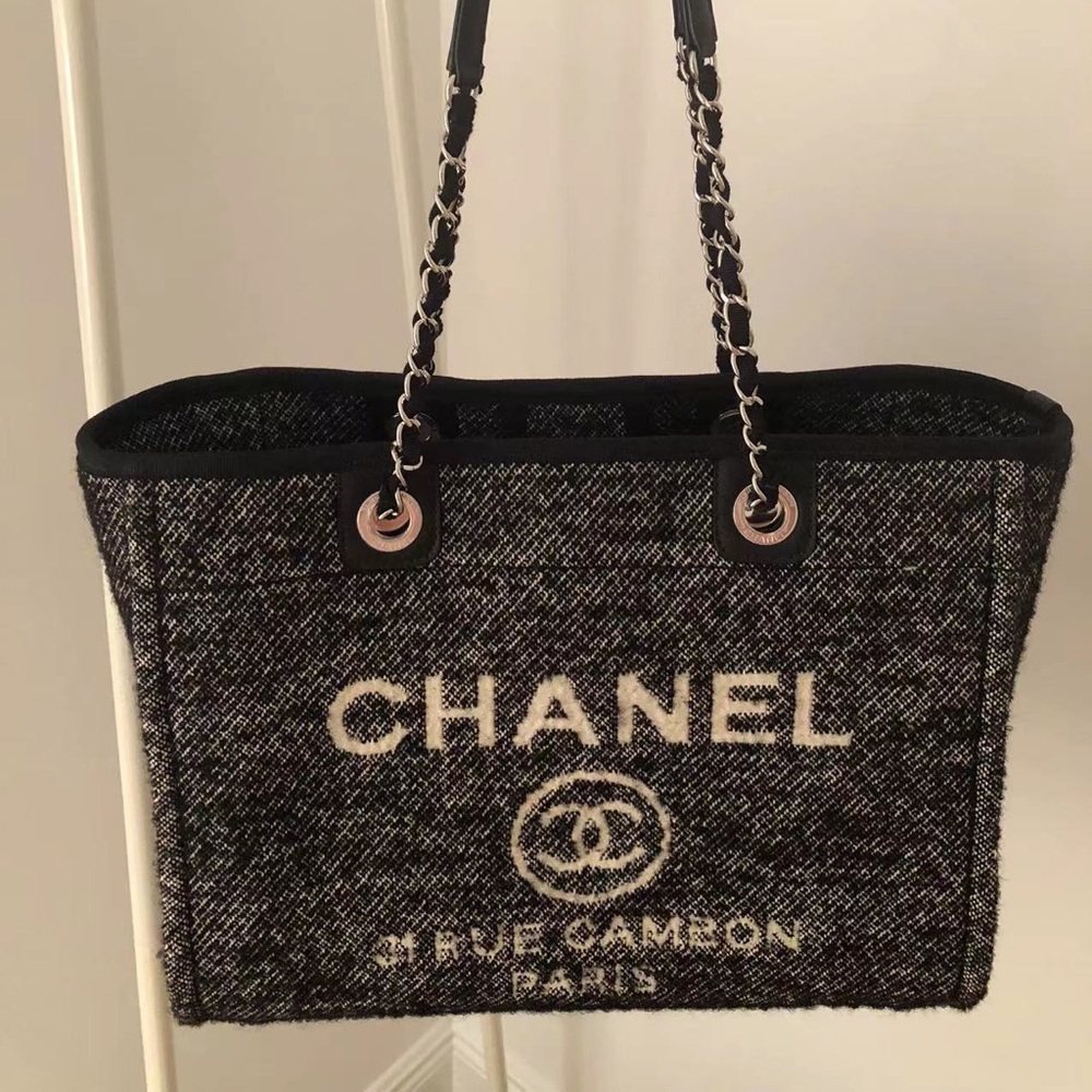 CHANEL Deuville Tote